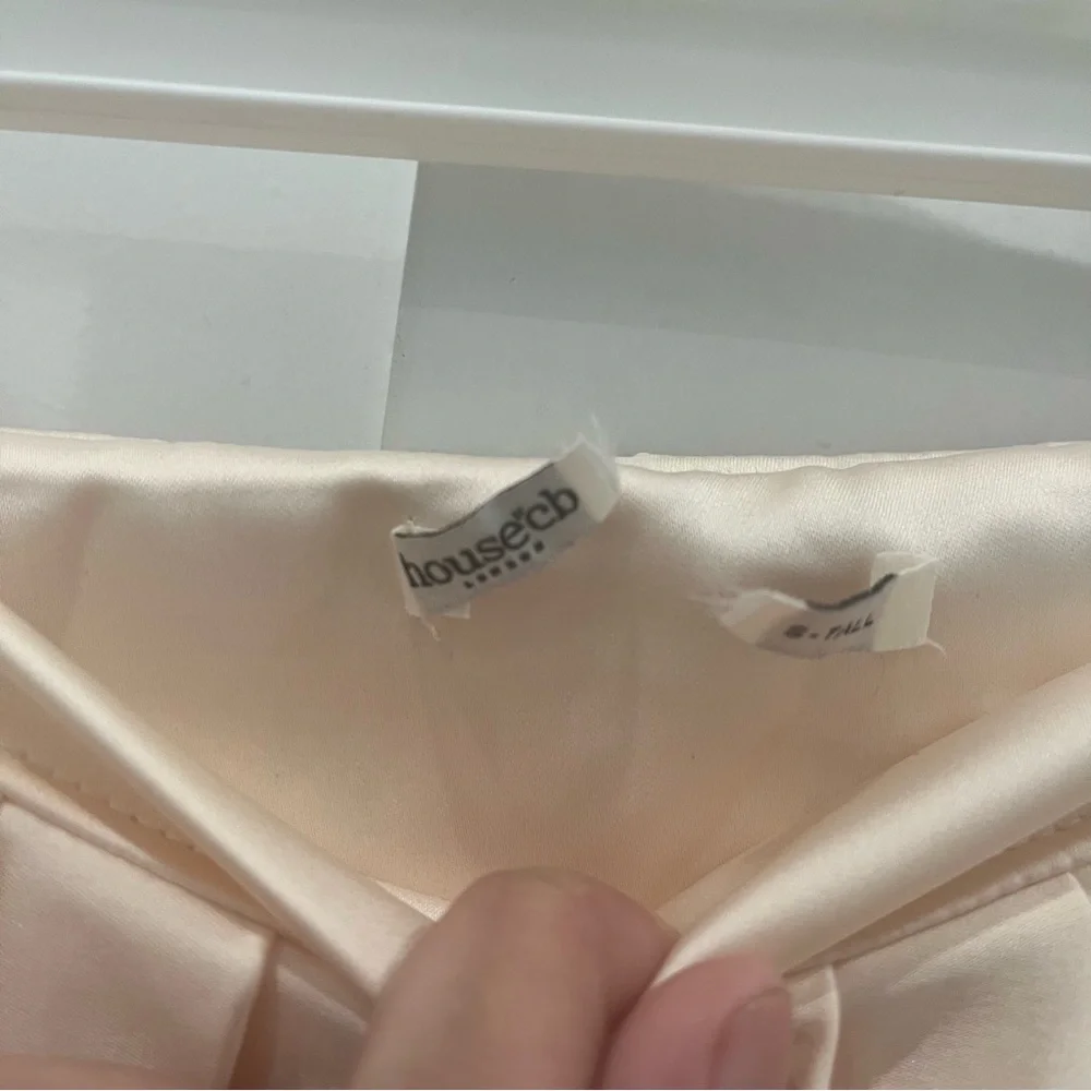 SOLD House of CB Ivory Pleated Satin Mini Skirt Emira size S - Picture 9 of 9